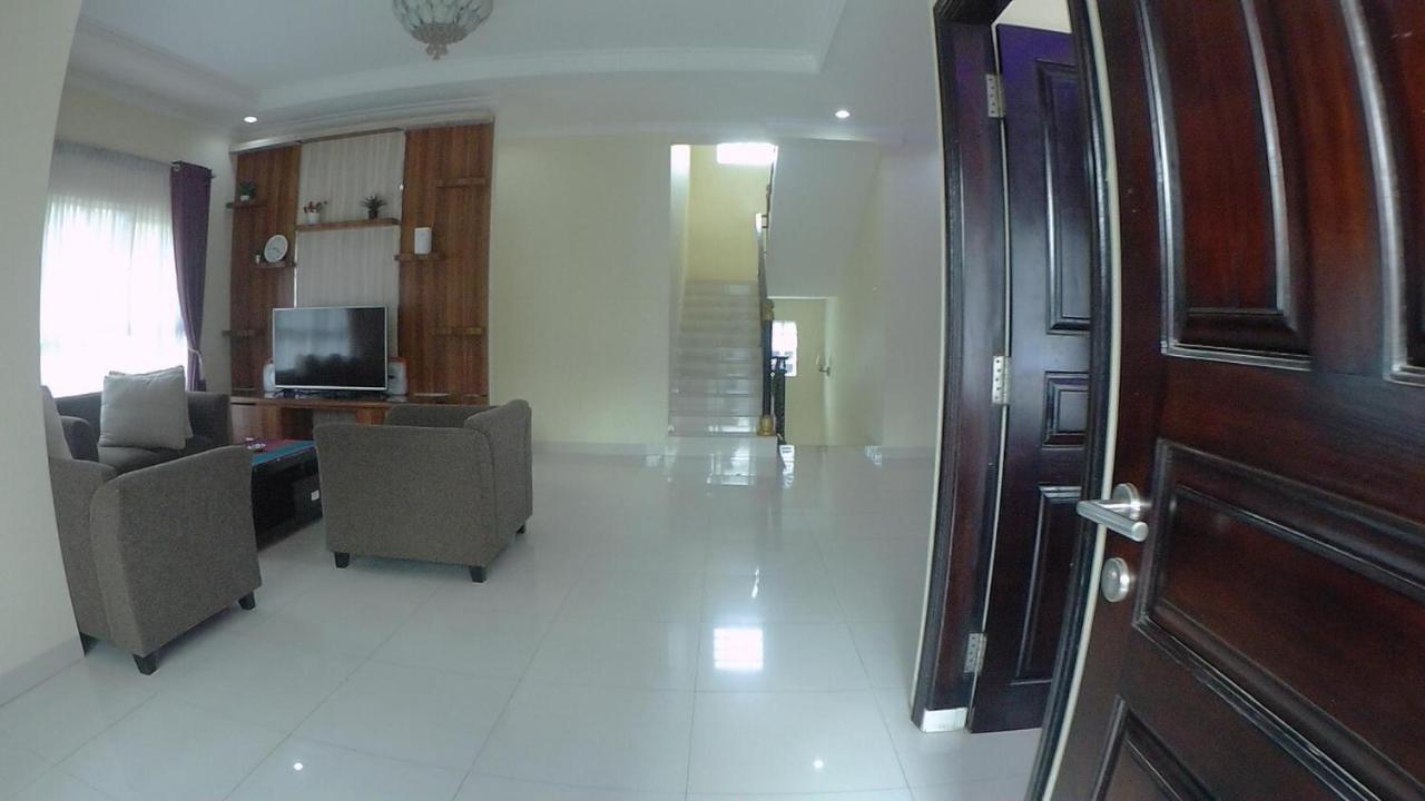 Villa Dira โบกอร์ ภายนอก รูปภาพ