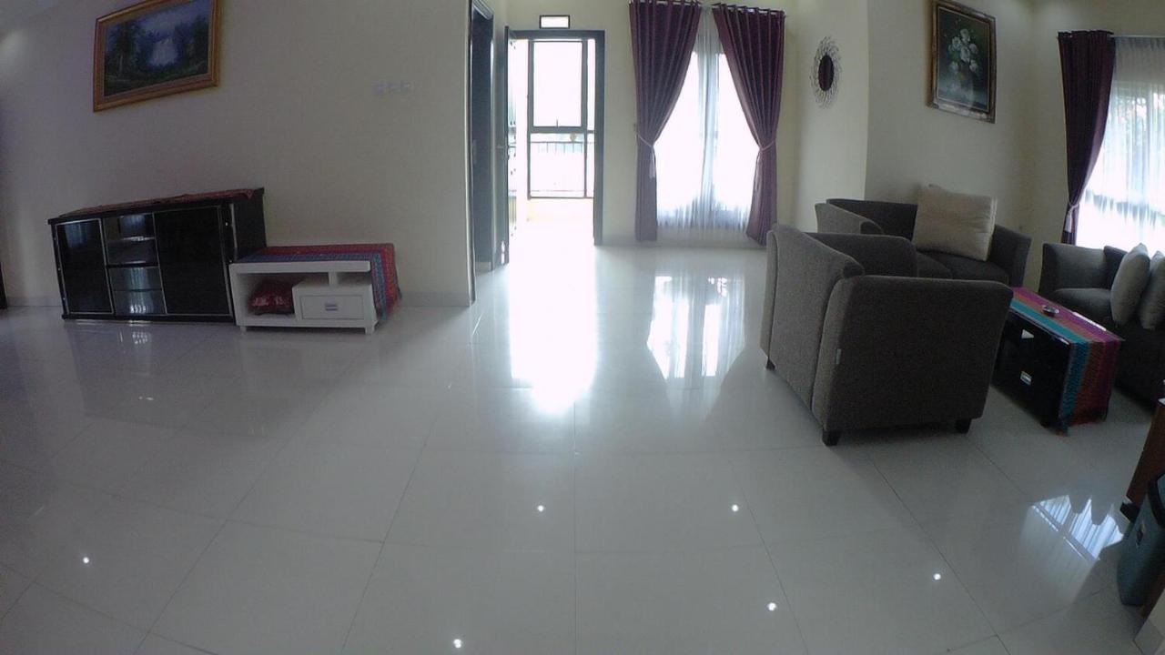 Villa Dira โบกอร์ ภายนอก รูปภาพ